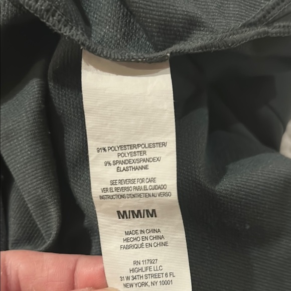 Gaiam On the Move Sleeveless Button-Up Top - Dark Gray/green. Size M. - Picture 9 of 10